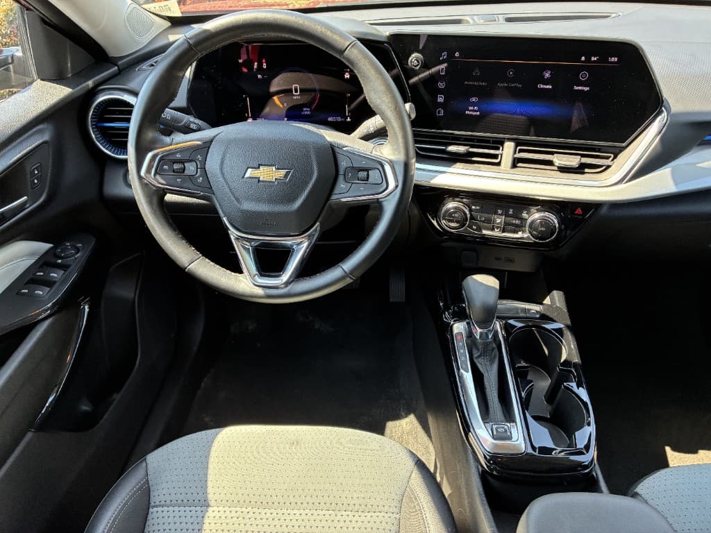 2025 Chevrolet Trax LT — photo 16 of 27