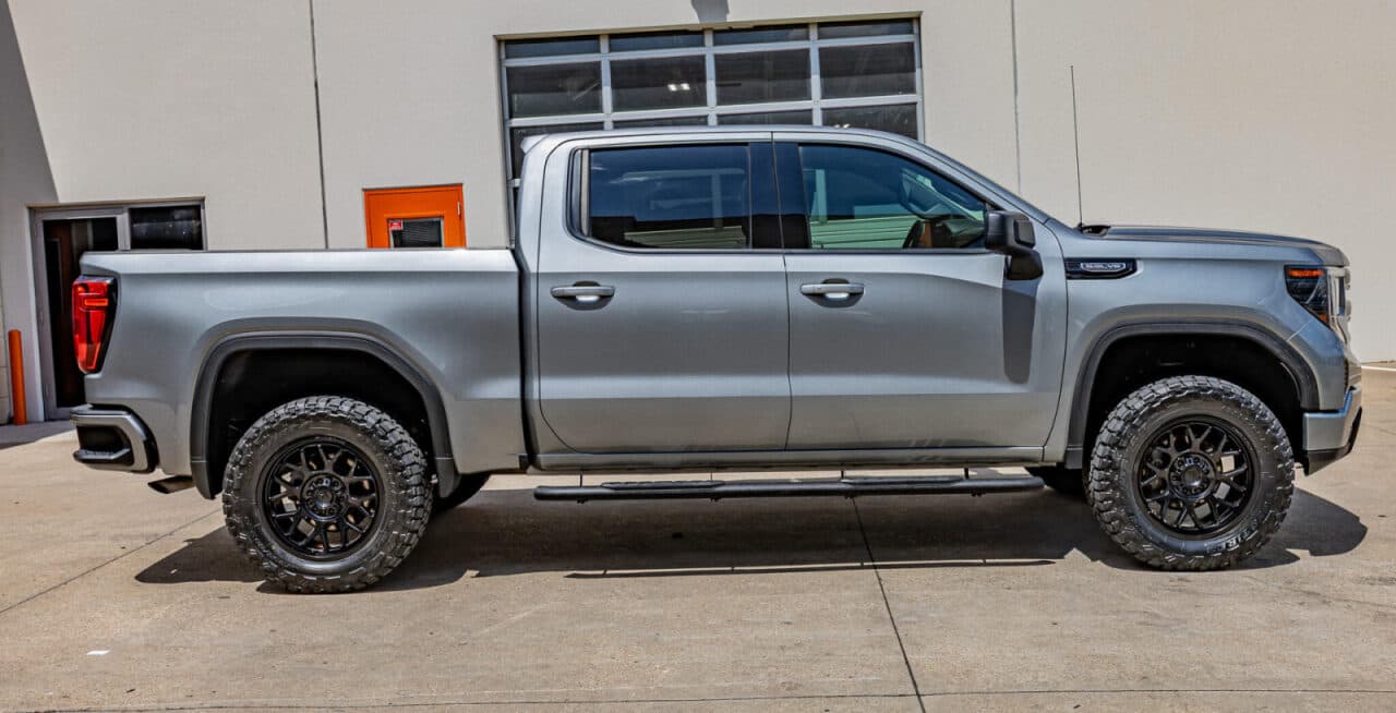 2024 GMC Sierra 1500 Elevation — photo 8 of 38
