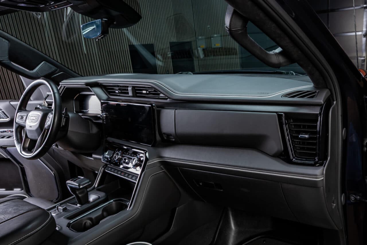 2025 GMC Sierra 1500 AT4X — photo 14 of 38