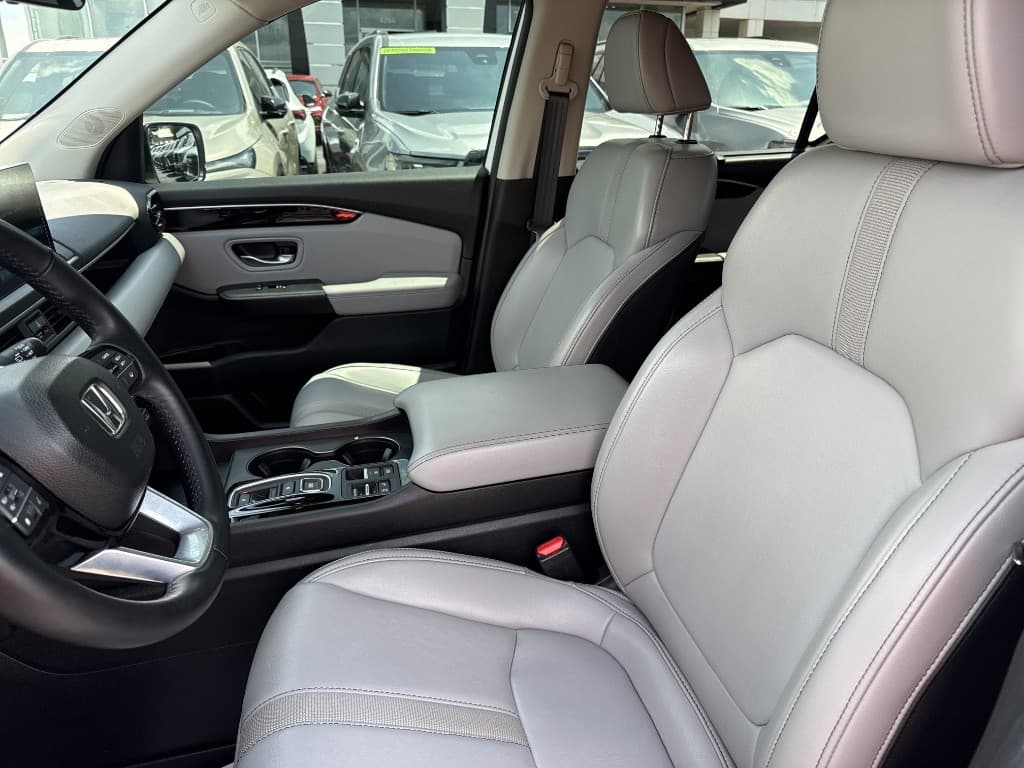 2024 Honda Pilot EX-L — photo 10 of 23