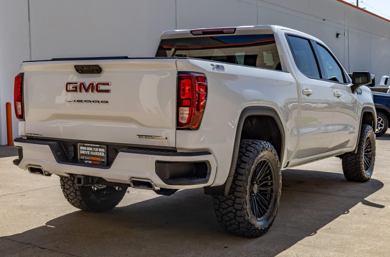 2025 GMC Sierra 1500 Elevation — photo 8 of 35