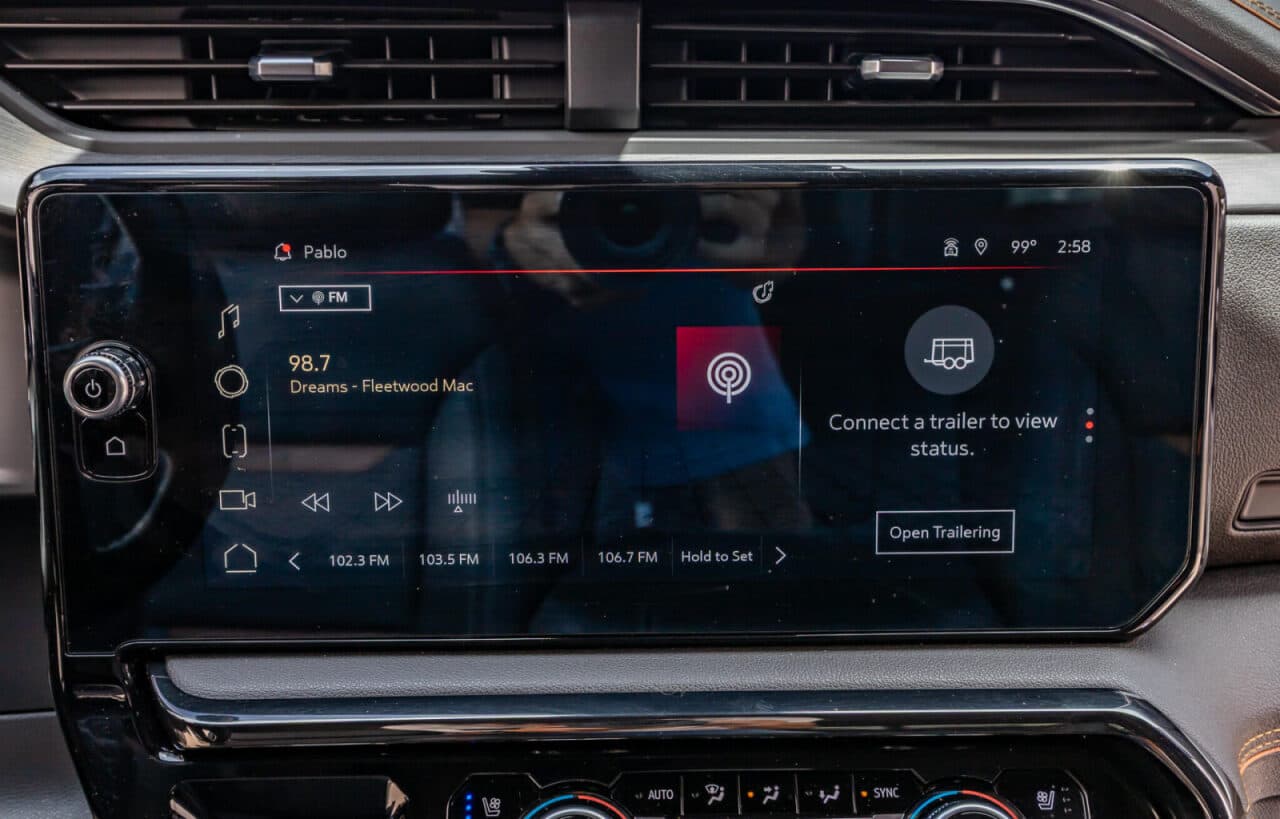 2024 GMC Sierra 1500 AT4 — photo 23 of 40