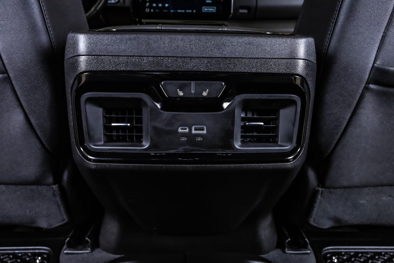 2024 GMC Sierra 1500 AT4 — photo 32 of 40