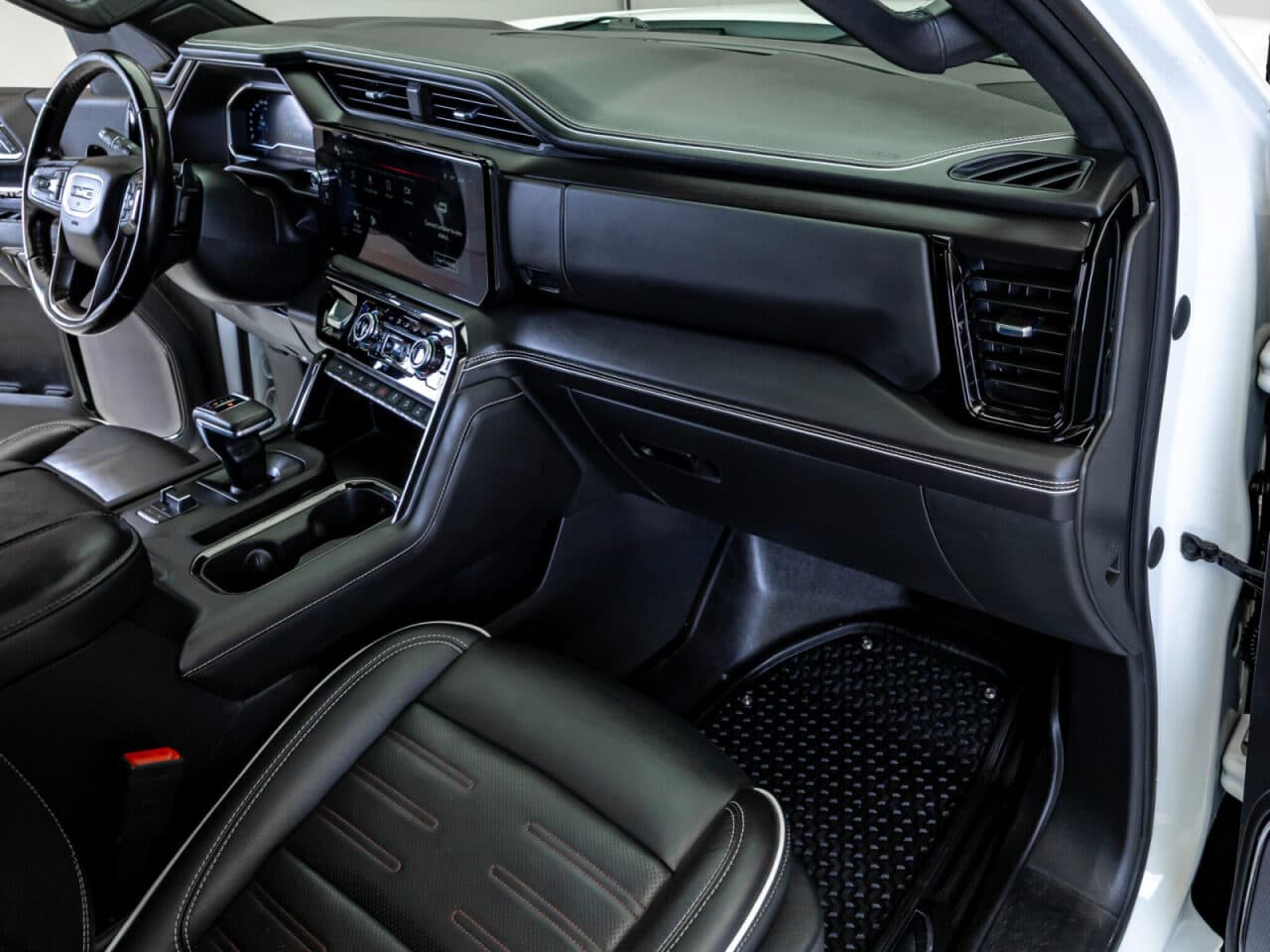 2023 GMC Sierra 1500 AT4X — photo 13 of 37
