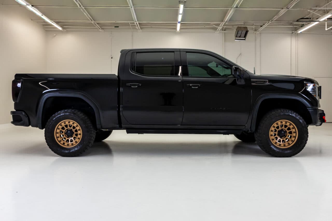 2024 GMC Sierra 1500 AT4X — photo 9 of 37