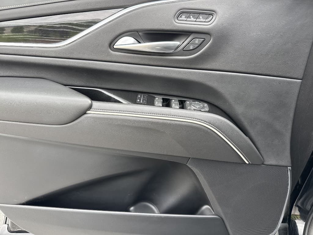 2021 Cadillac Escalade Sport — photo 6 of 32