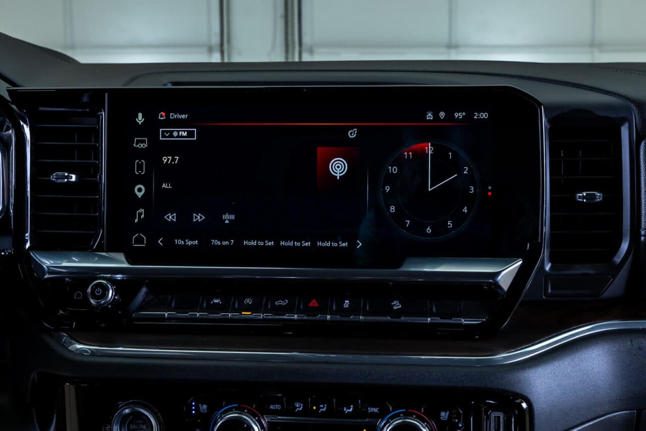 2023 GMC Sierra 1500 SLT — photo 20 of 36