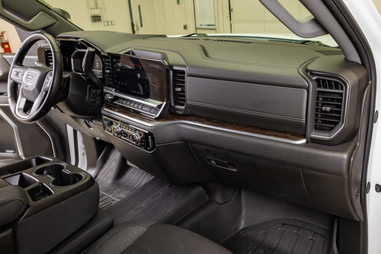 2024 GMC Sierra 1500 Elevation — photo 15 of 38