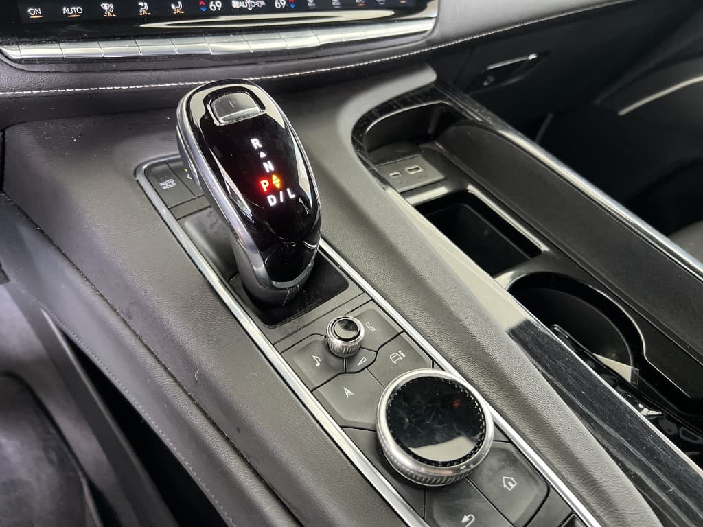 2021 Cadillac Escalade Sport — photo 21 of 27