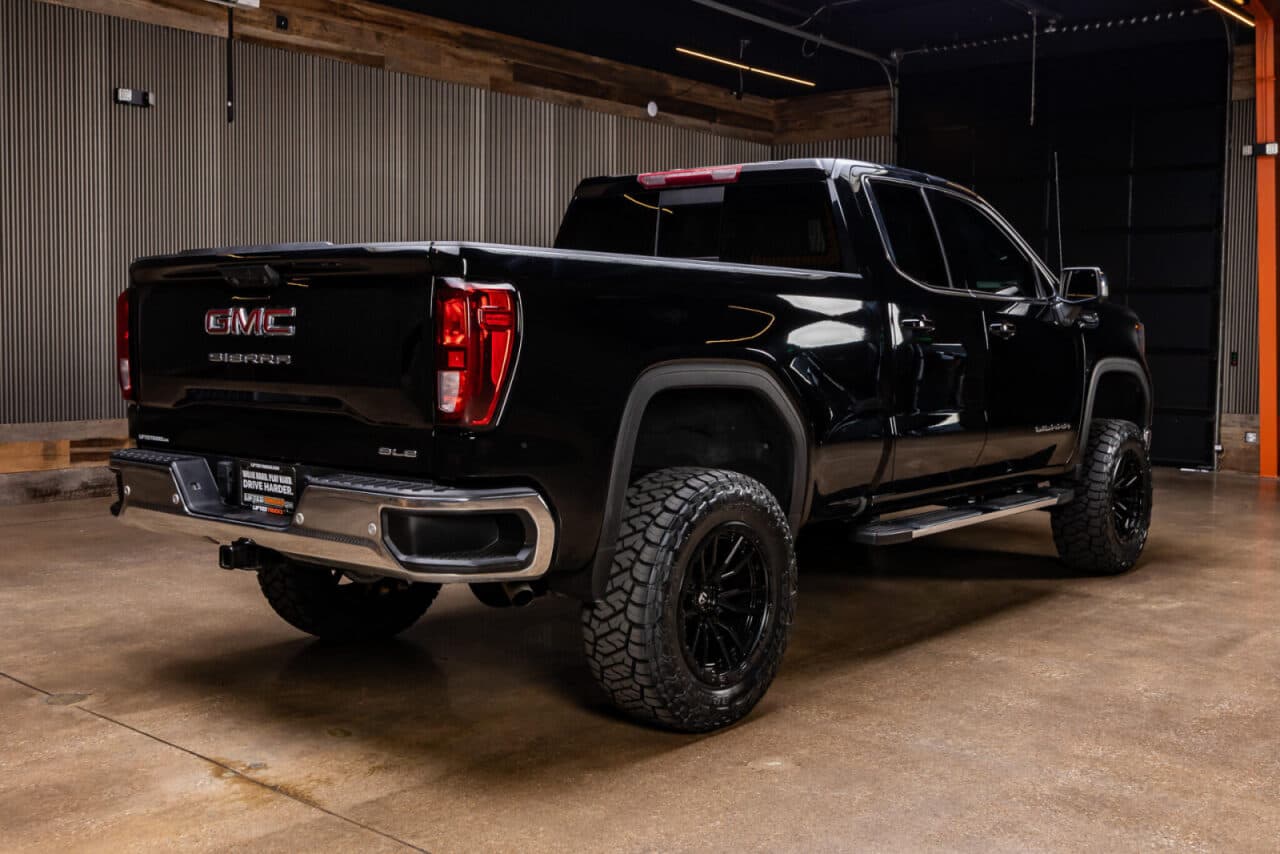 2024 GMC Sierra 1500 SLE — photo 8 of 35