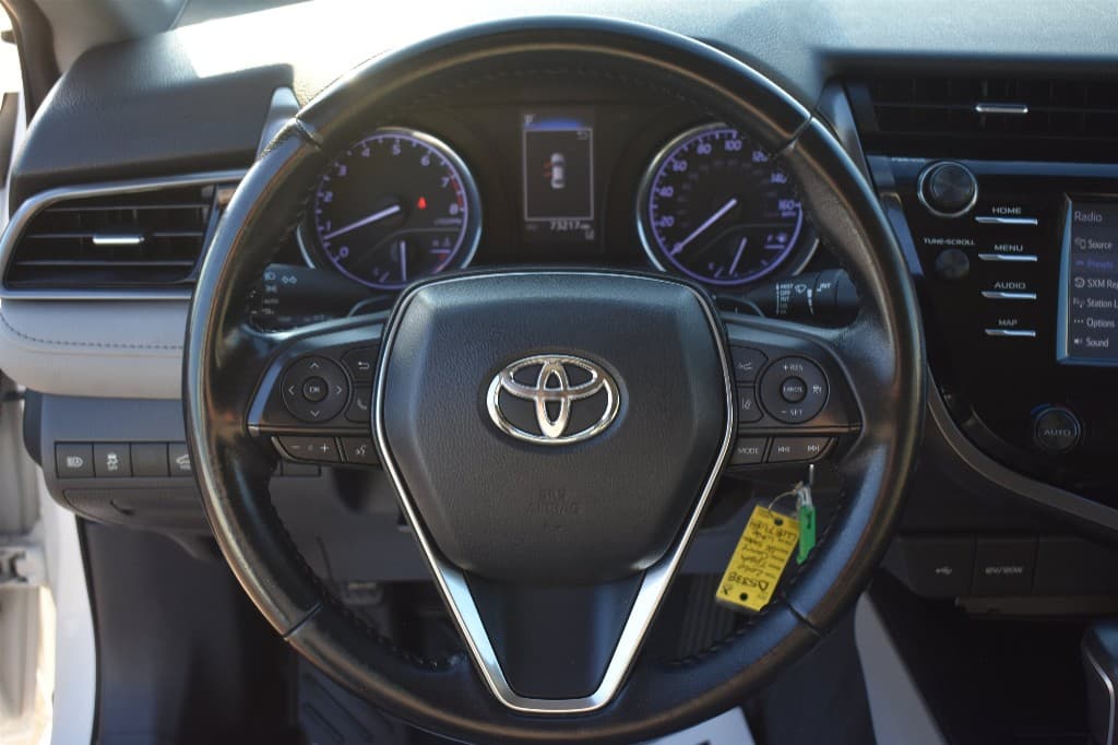 2020 Toyota Camry SE FWD — photo 7 of 13