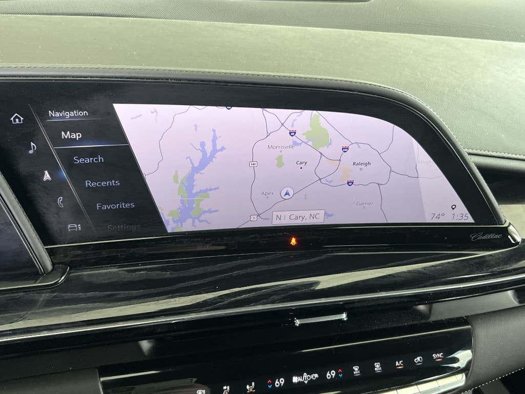 2021 Cadillac Escalade Sport — photo 18 of 27
