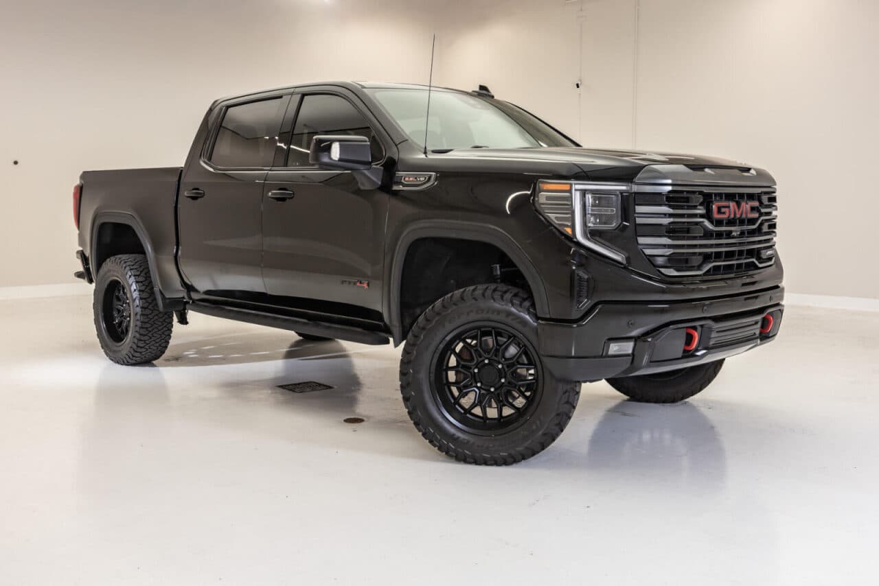 2024 GMC Sierra 1500 AT4 — photo 1 of 40