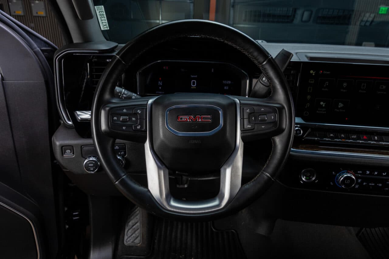 2024 GMC Sierra 1500 Elevation — photo 15 of 37