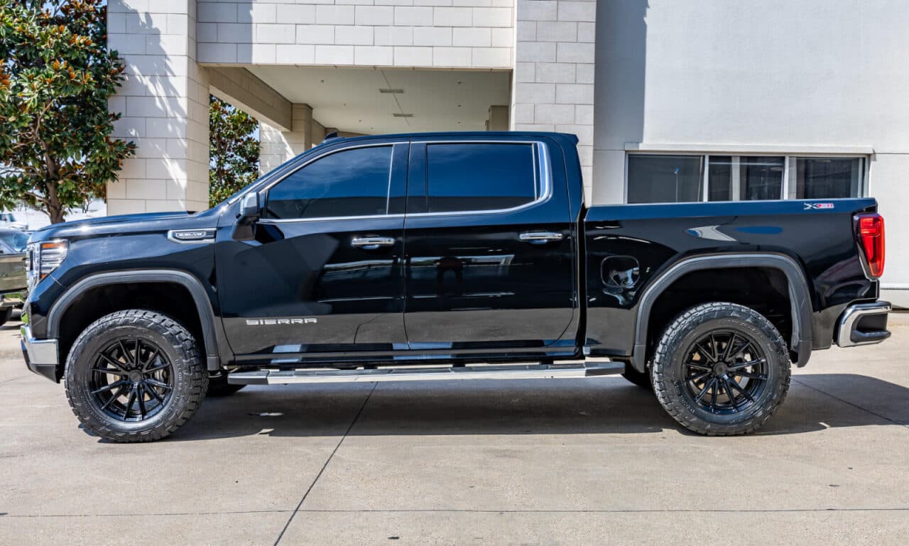 2025 GMC Sierra 1500 SLT — photo 4 of 40