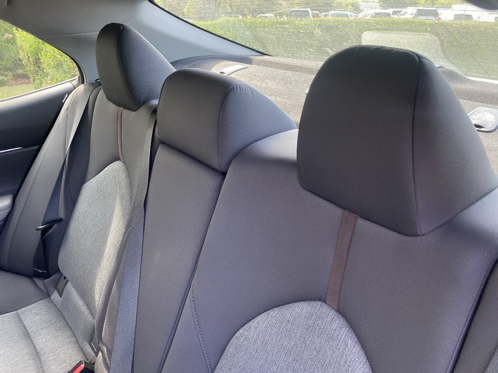 2018 Toyota Camry LE FWD — photo 7 of 15