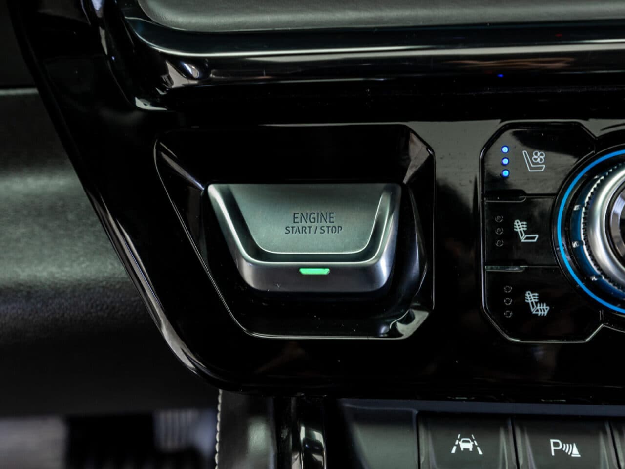 2023 GMC Sierra 1500 AT4X — photo 18 of 37
