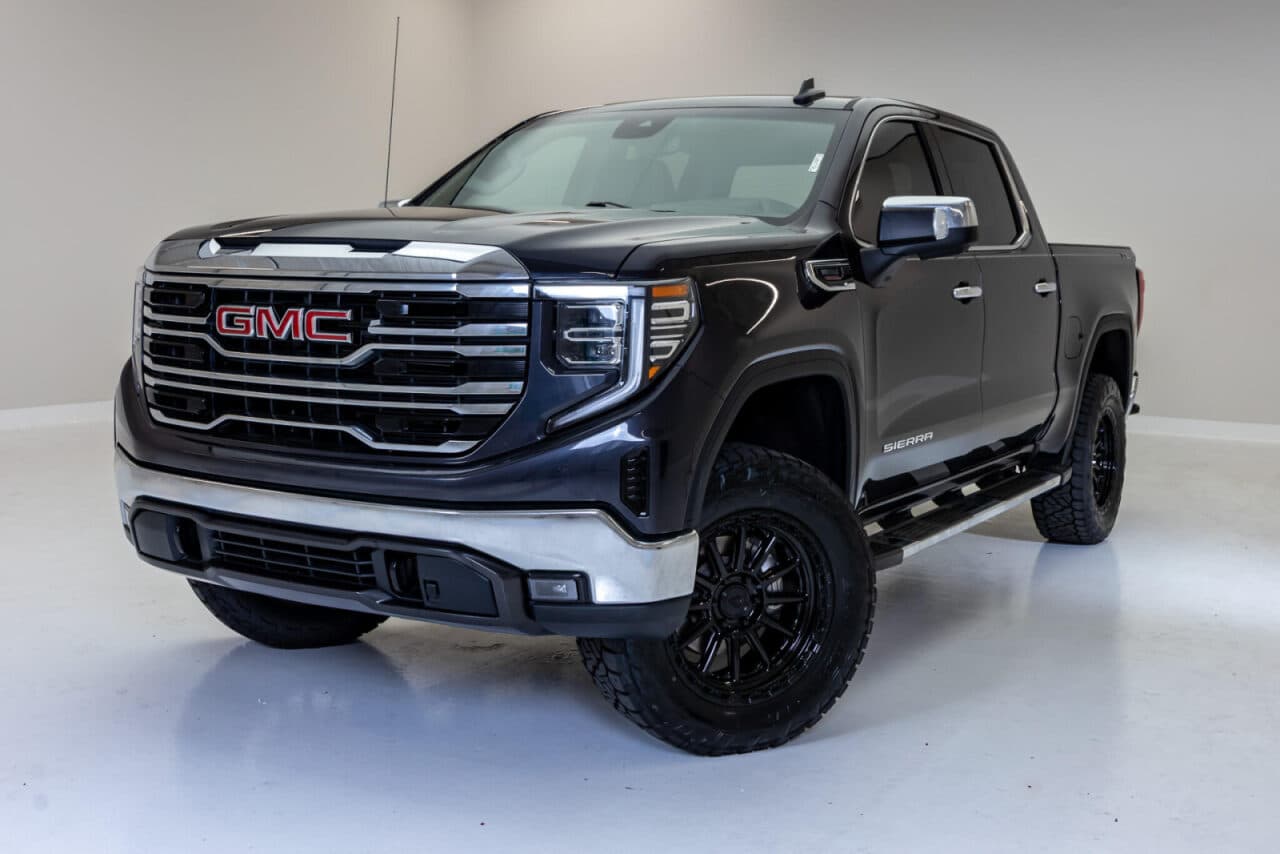 2023 GMC Sierra 1500 SLT — photo 3 of 36