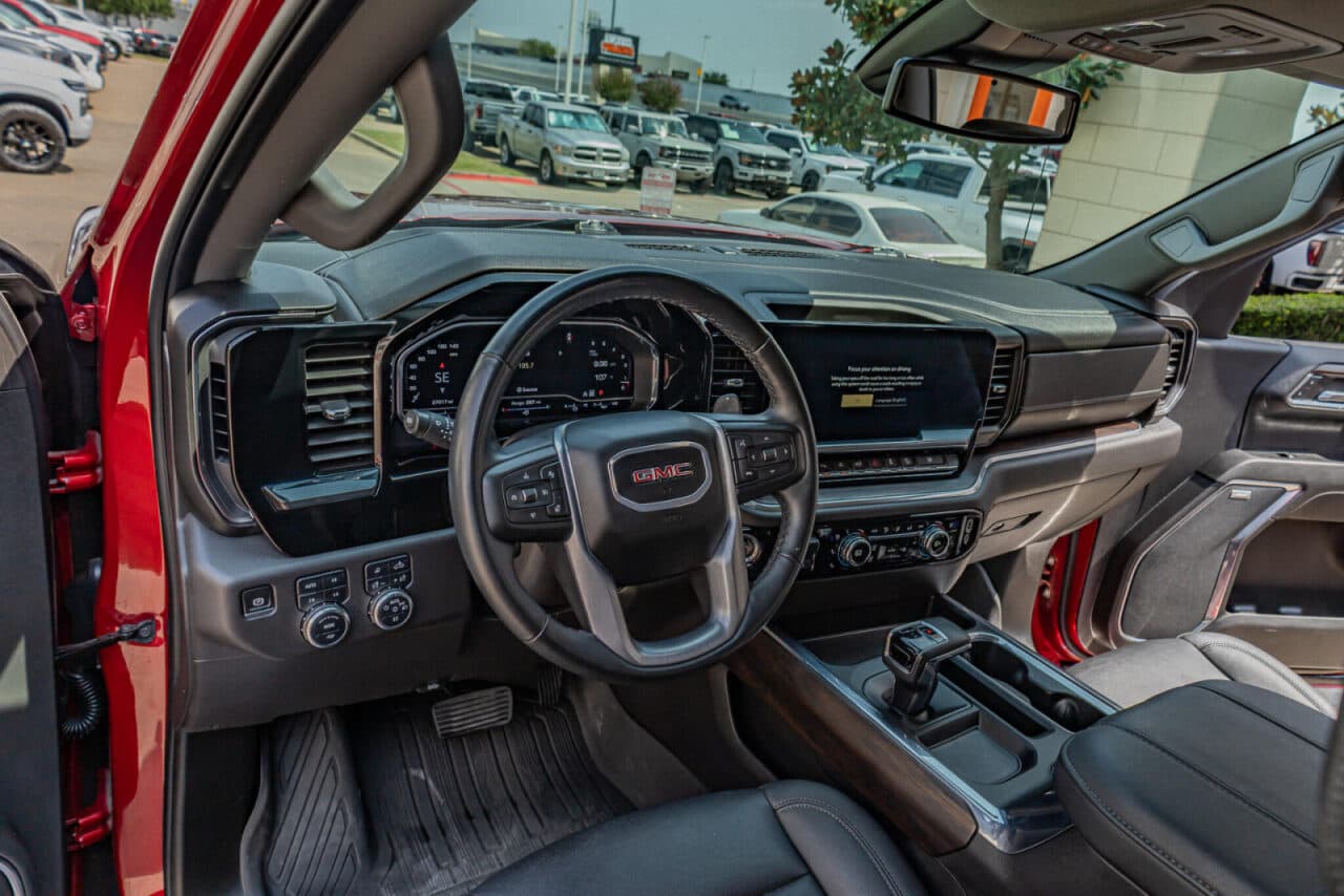 2024 GMC Sierra 1500 SLT — photo 15 of 39
