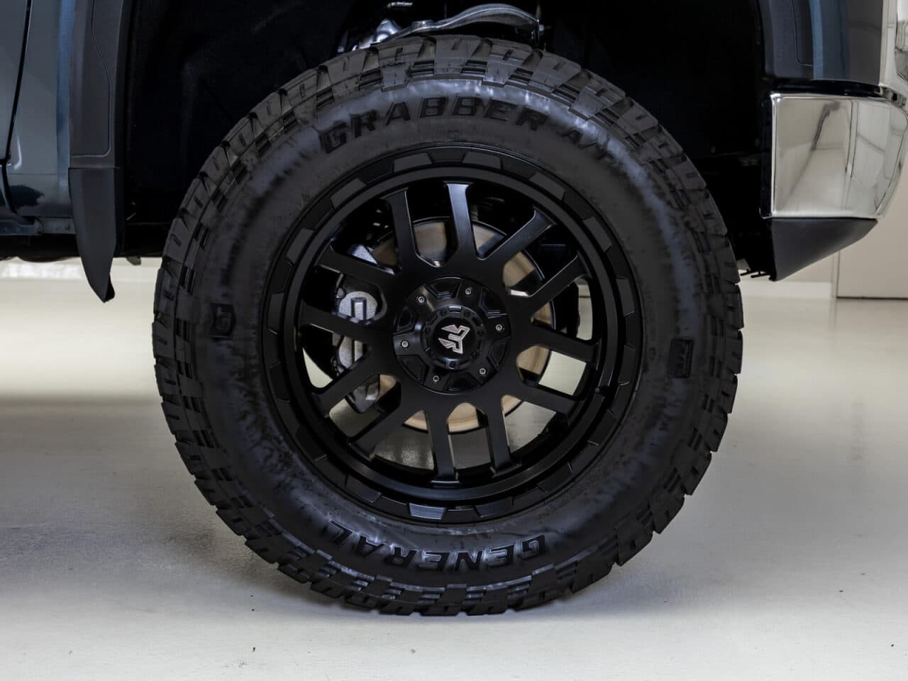 2020 GMC Sierra 1500 SLT — photo 10 of 38