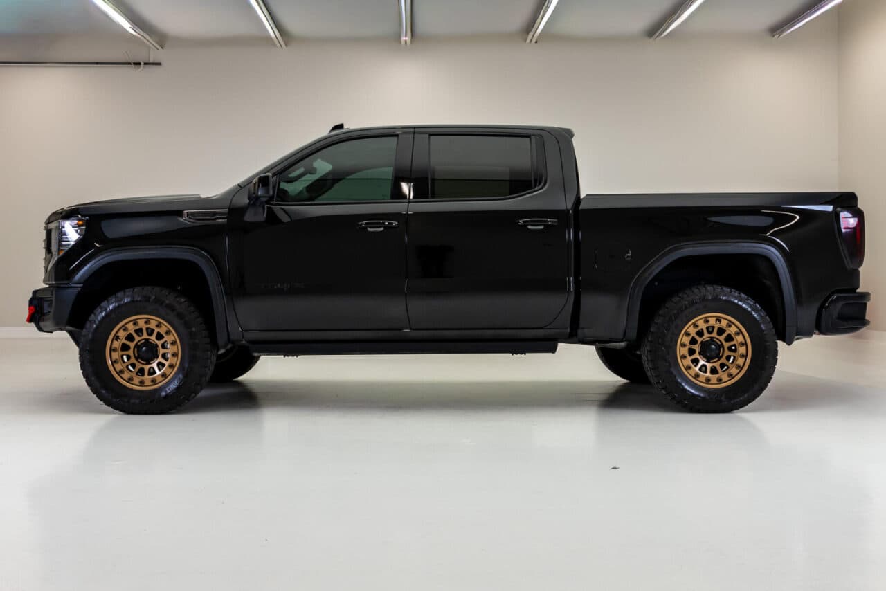 2024 GMC Sierra 1500 AT4X — photo 4 of 37