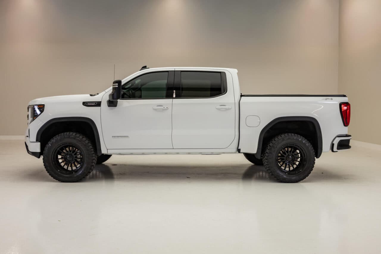 2024 GMC Sierra 1500 Elevation — photo 4 of 38