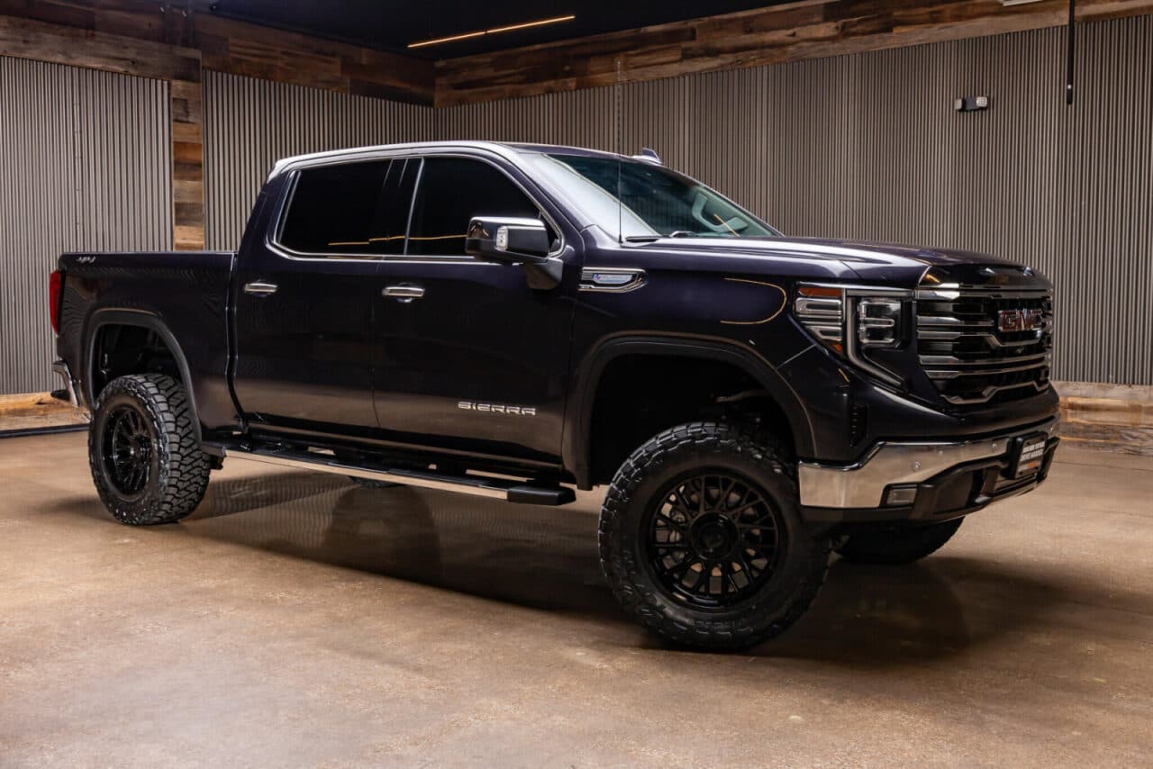 2022 GMC Sierra 1500 SLT — photo 1 of 33