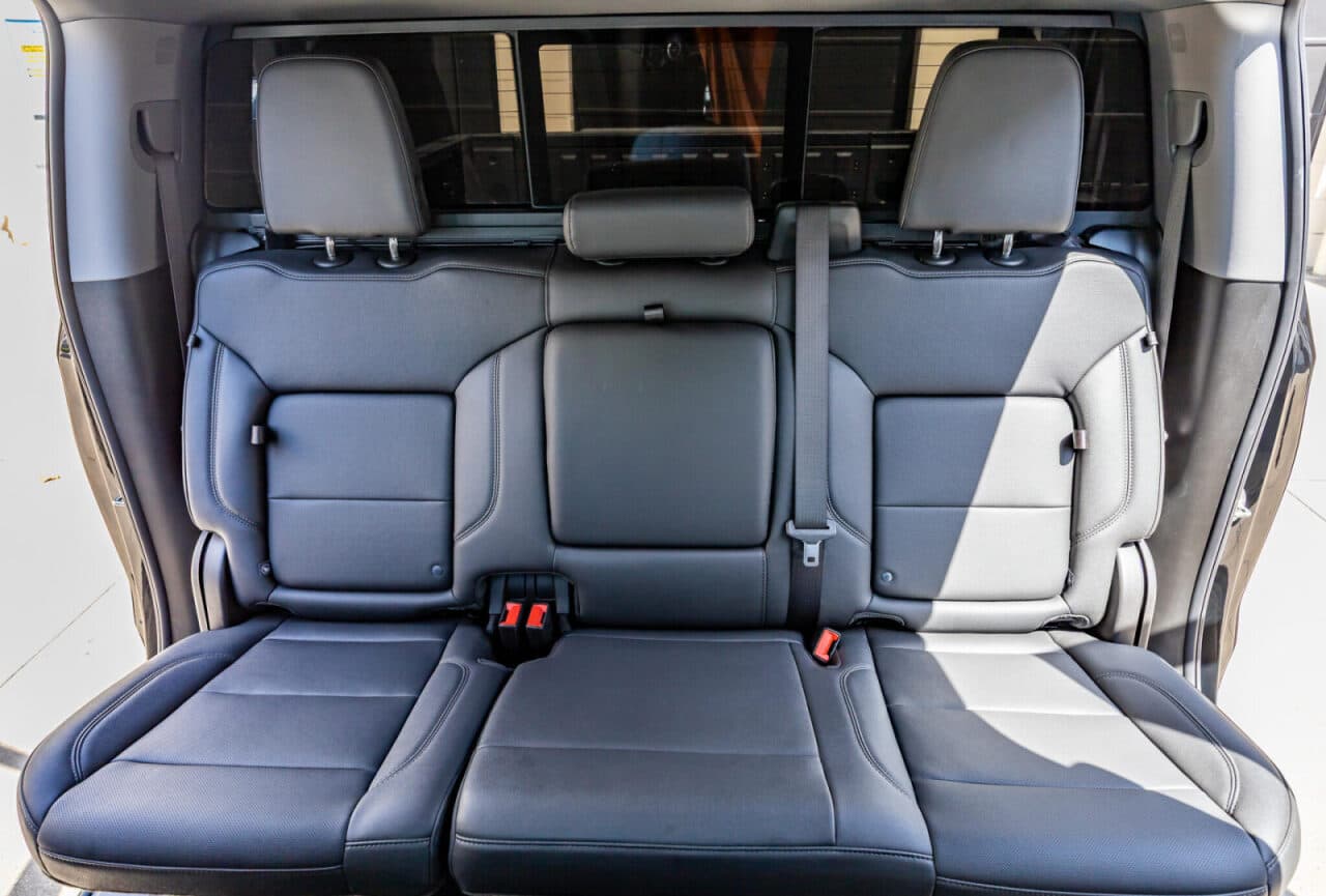 2025 GMC Sierra 1500 SLT — photo 34 of 40