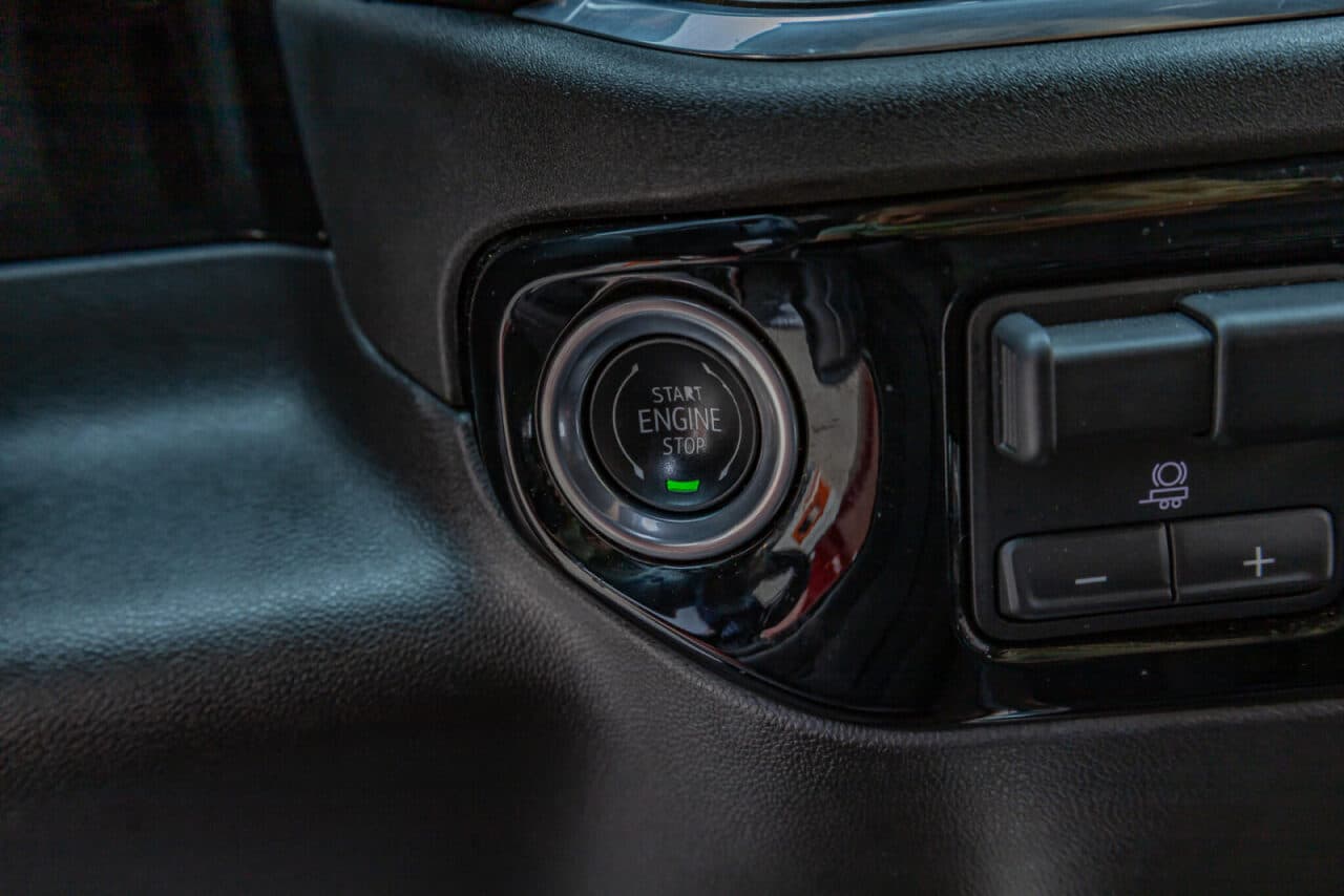 2024 GMC Sierra 1500 SLT — photo 21 of 39
