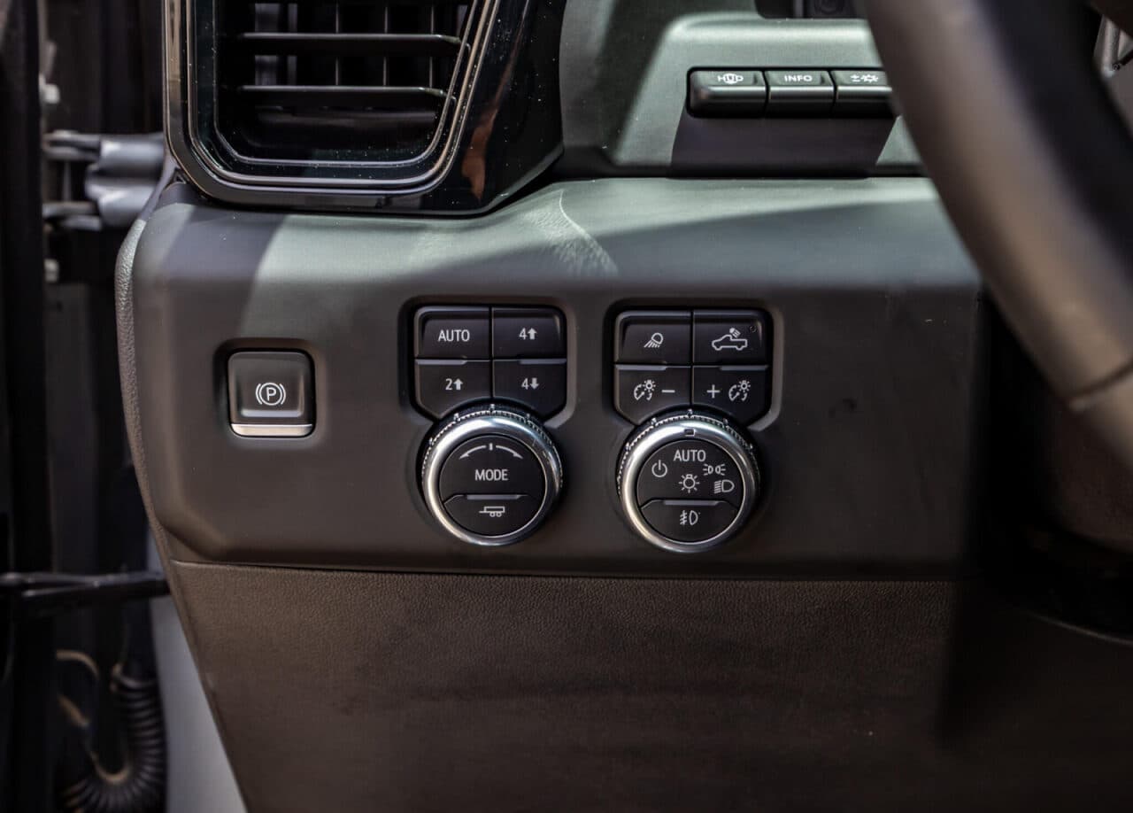 2024 GMC Sierra 1500 AT4 — photo 20 of 40
