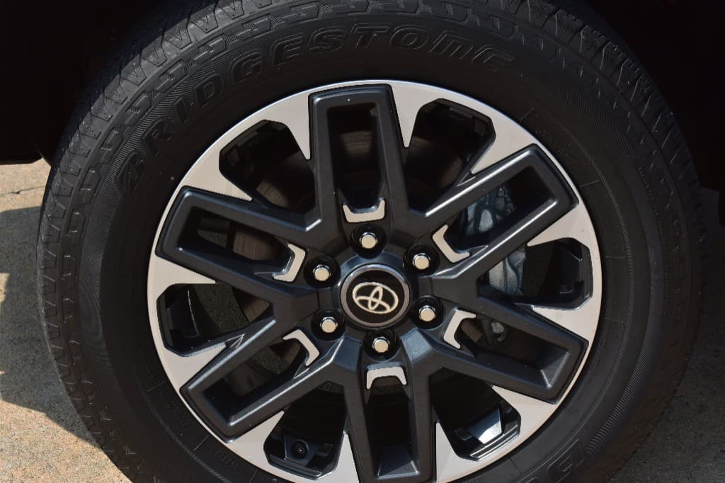 2025 Toyota Tundra Limited 4WD — photo 6 of 22