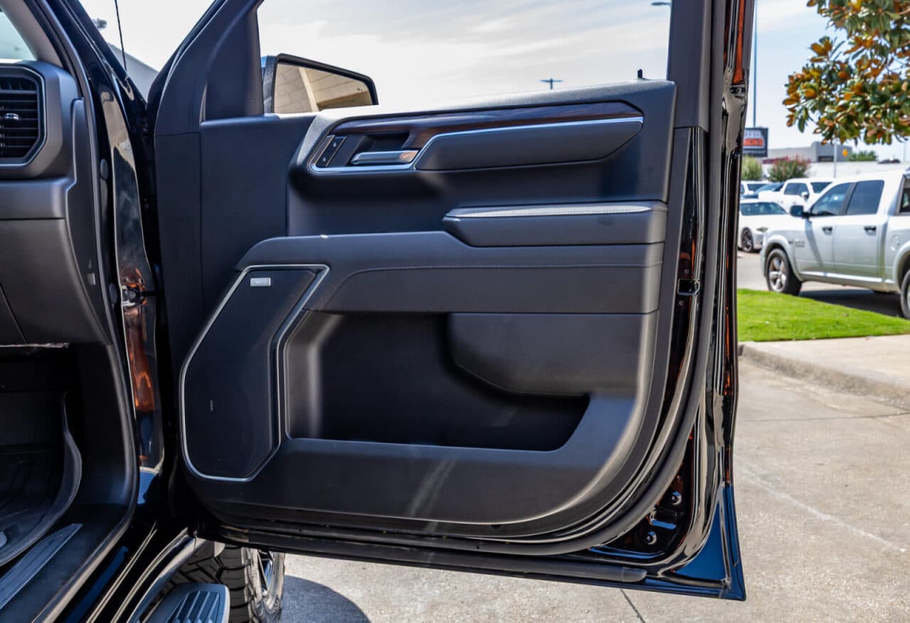 2025 GMC Sierra 1500 SLT — photo 36 of 40