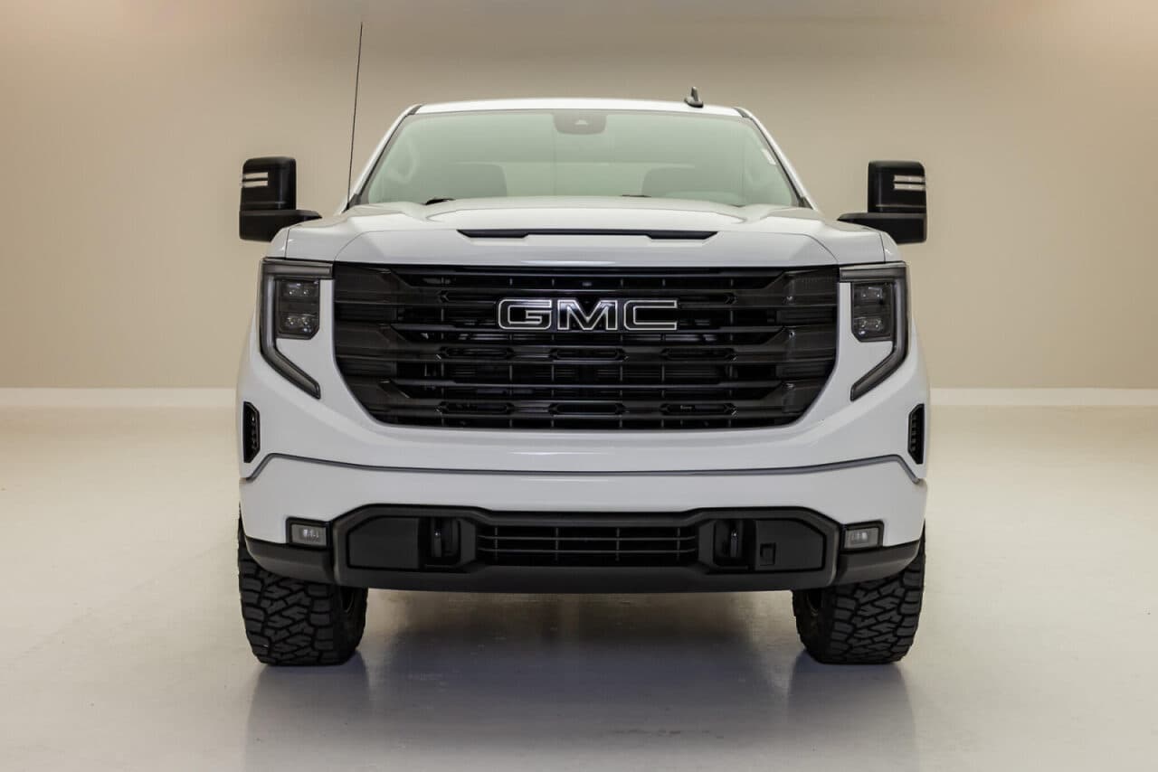 2024 GMC Sierra 1500 Elevation — photo 2 of 38