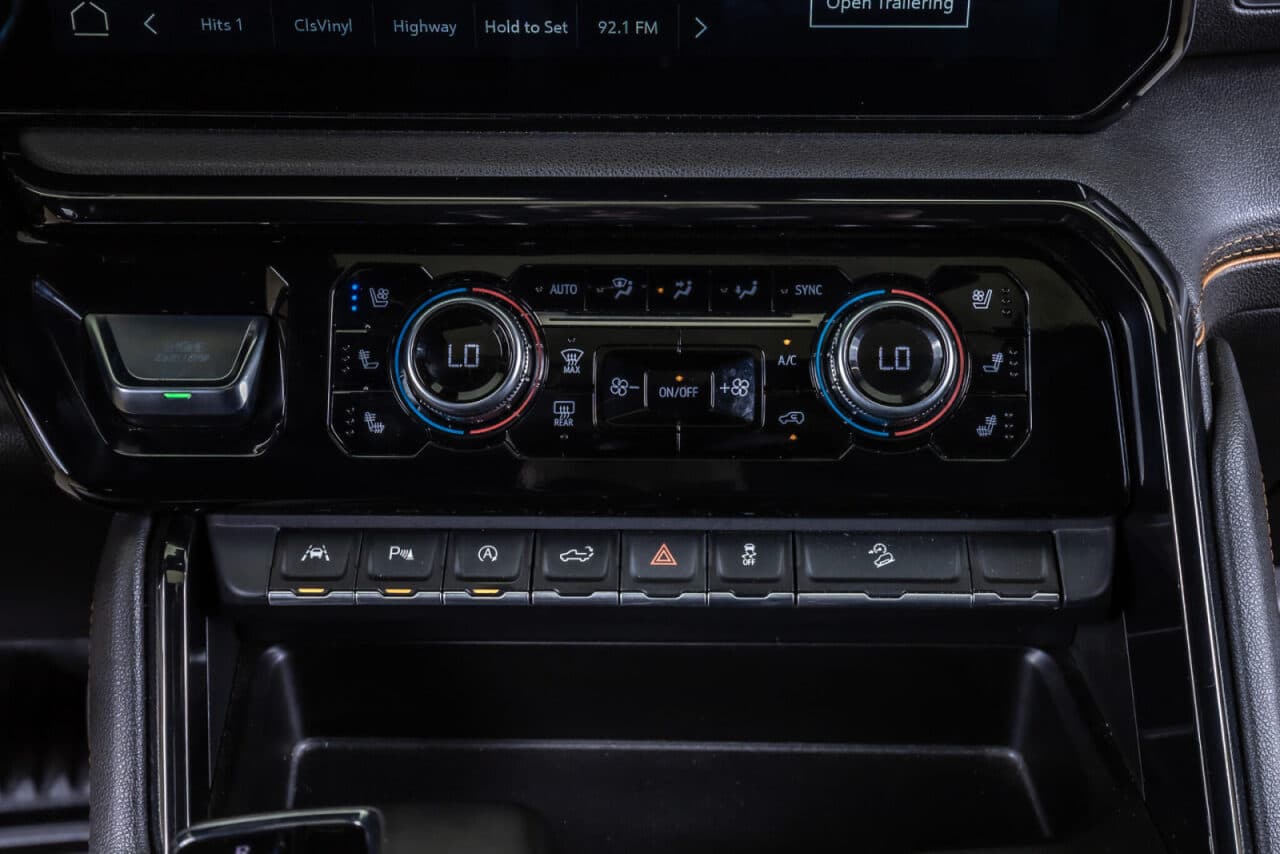 2024 GMC Sierra 1500 AT4 — photo 25 of 40