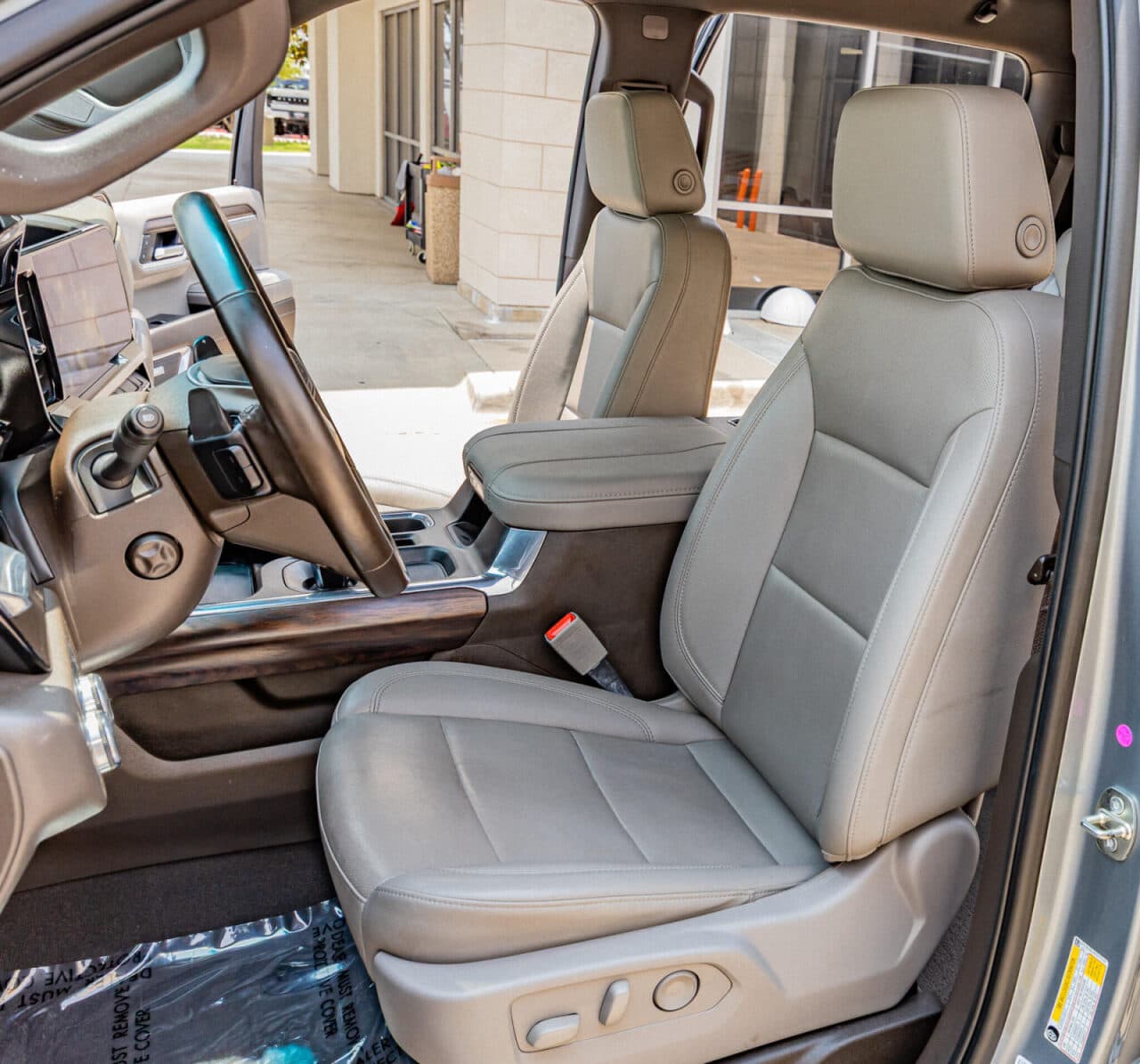 2023 GMC Sierra 1500 SLT — photo 28 of 39