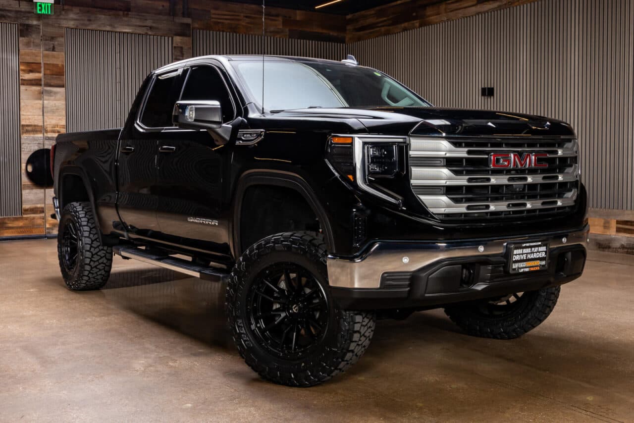2024 GMC Sierra 1500 SLE — photo 1 of 35