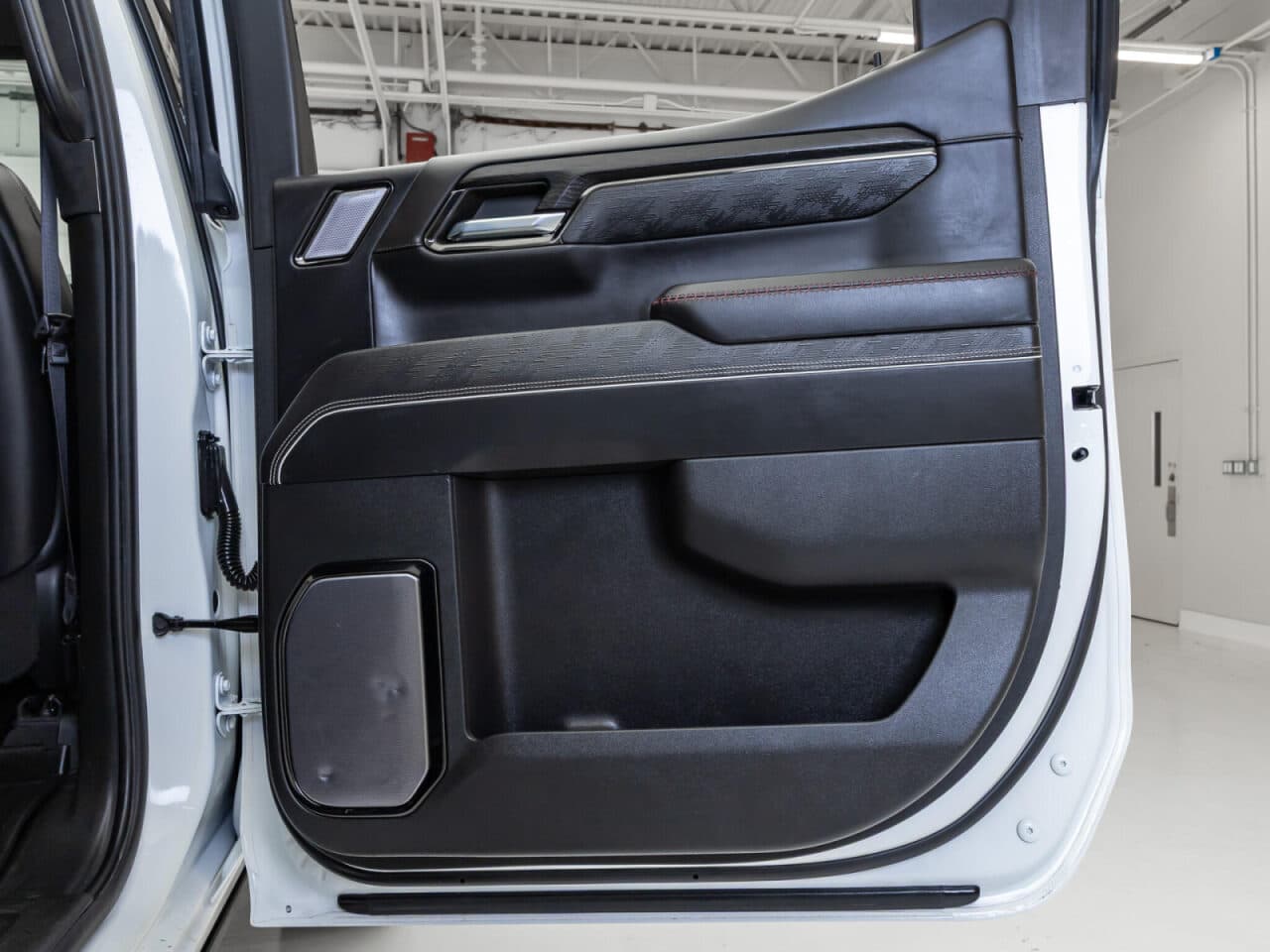 2023 GMC Sierra 1500 AT4X — photo 35 of 37