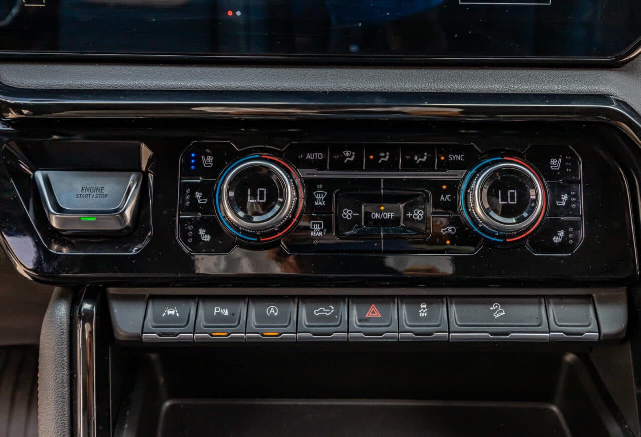 2024 GMC Sierra 1500 AT4 — photo 25 of 40
