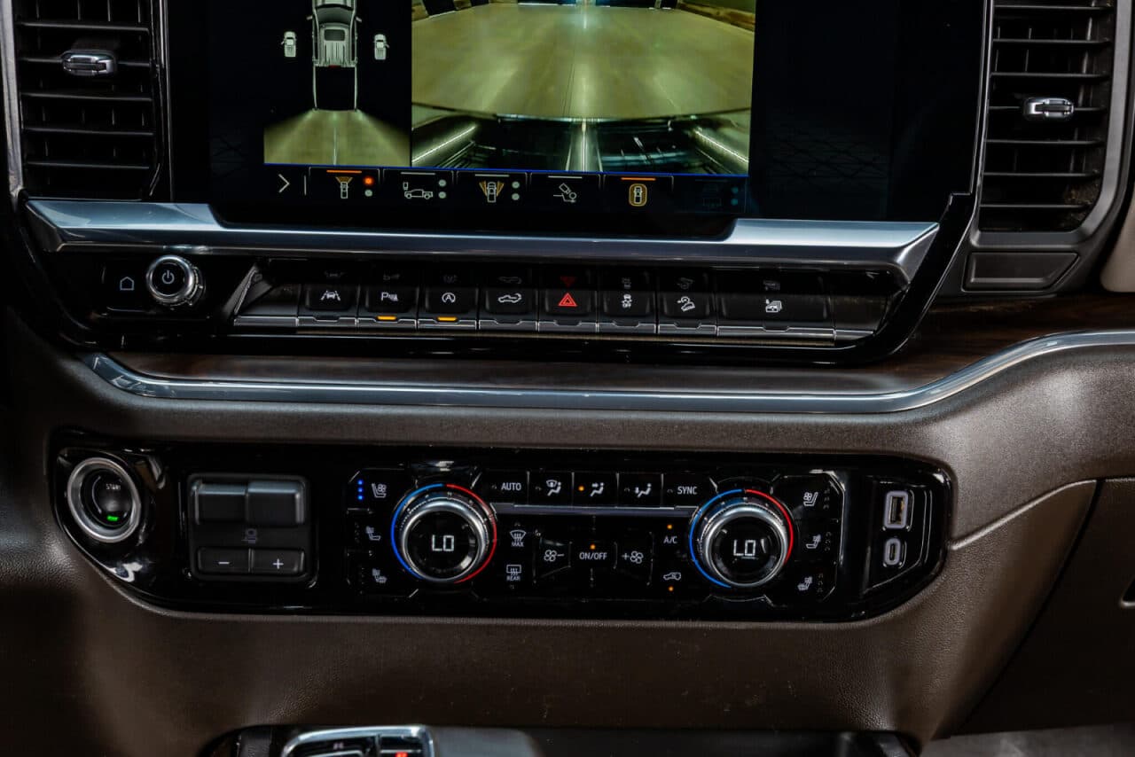 2024 GMC Sierra 1500 SLT — photo 21 of 35