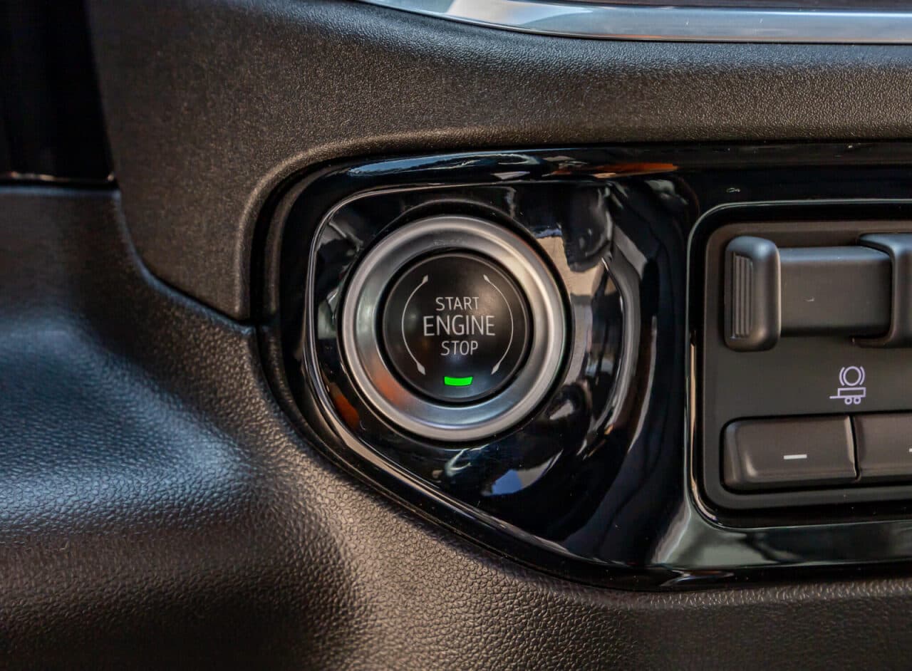 2025 GMC Sierra 1500 SLT — photo 21 of 40
