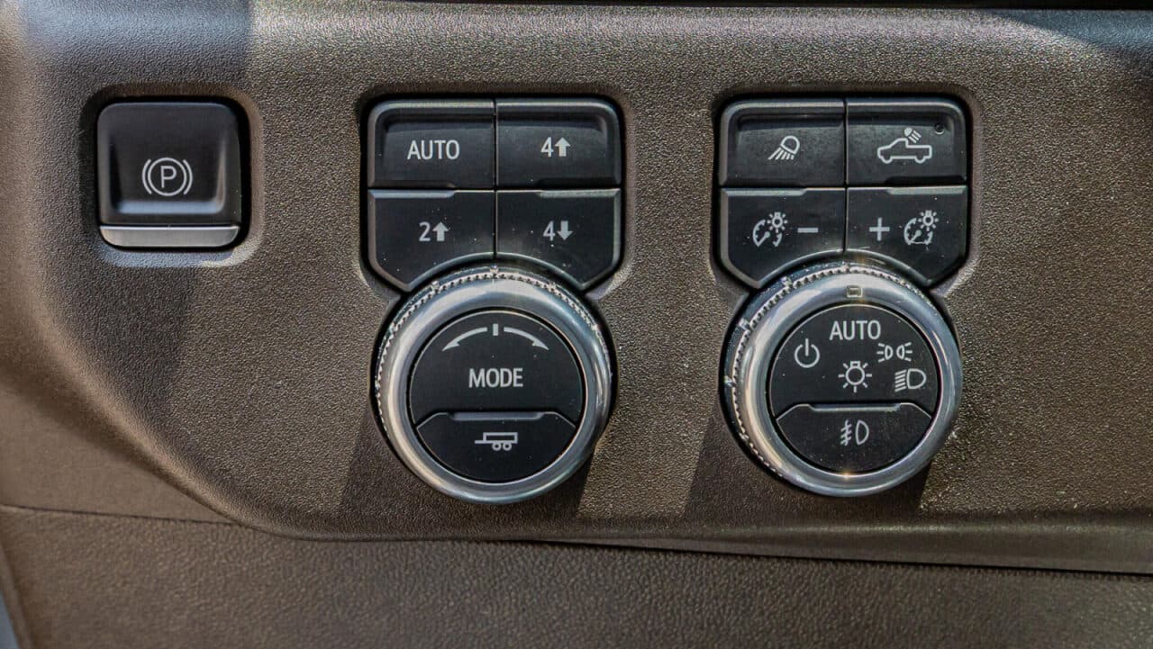 2023 GMC Sierra 1500 SLT — photo 20 of 39
