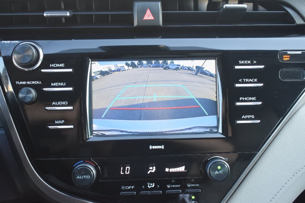 2020 Toyota Camry SE FWD — photo 11 of 13