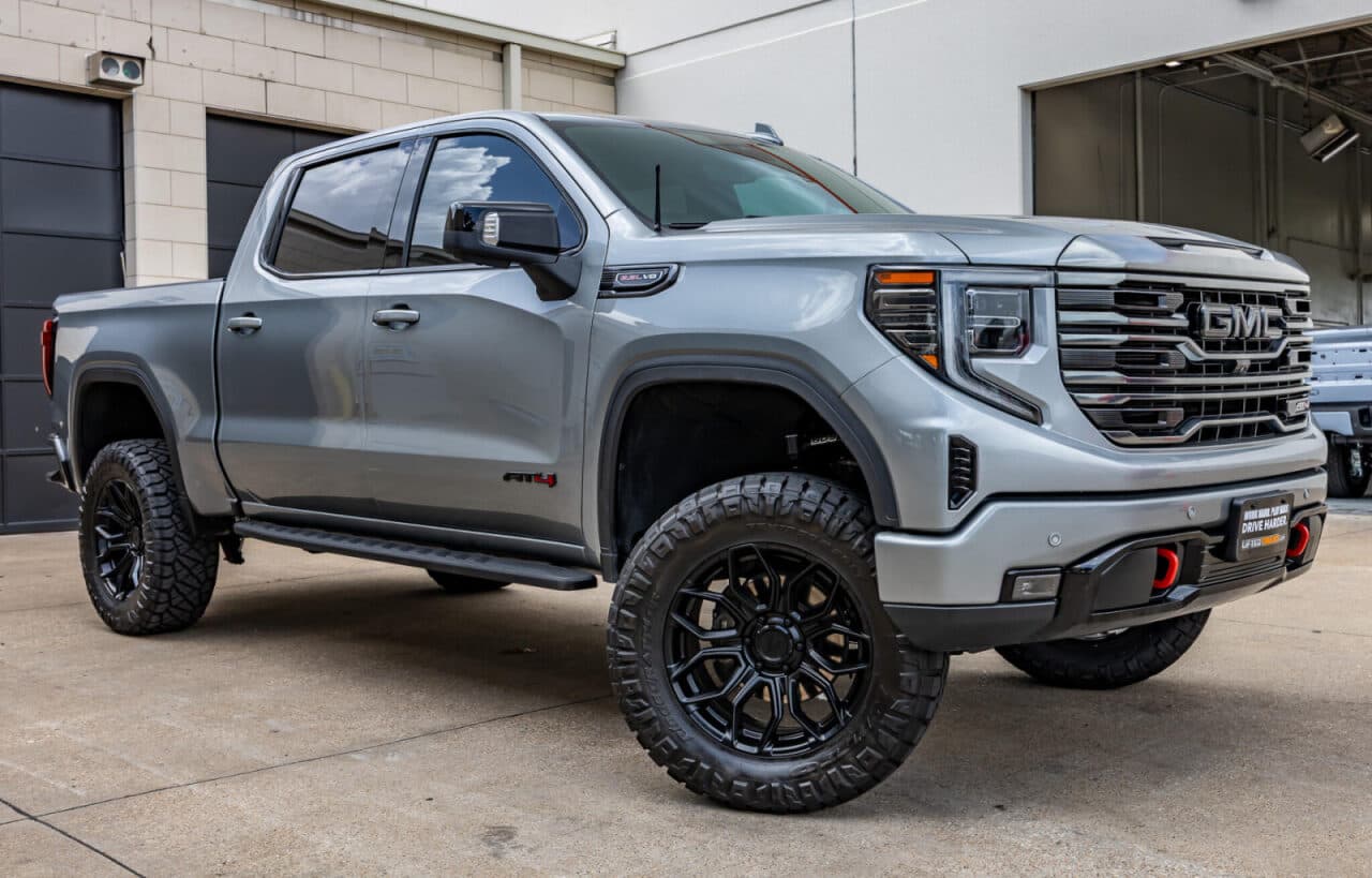 2024 GMC Sierra 1500 AT4 — photo 1 of 40