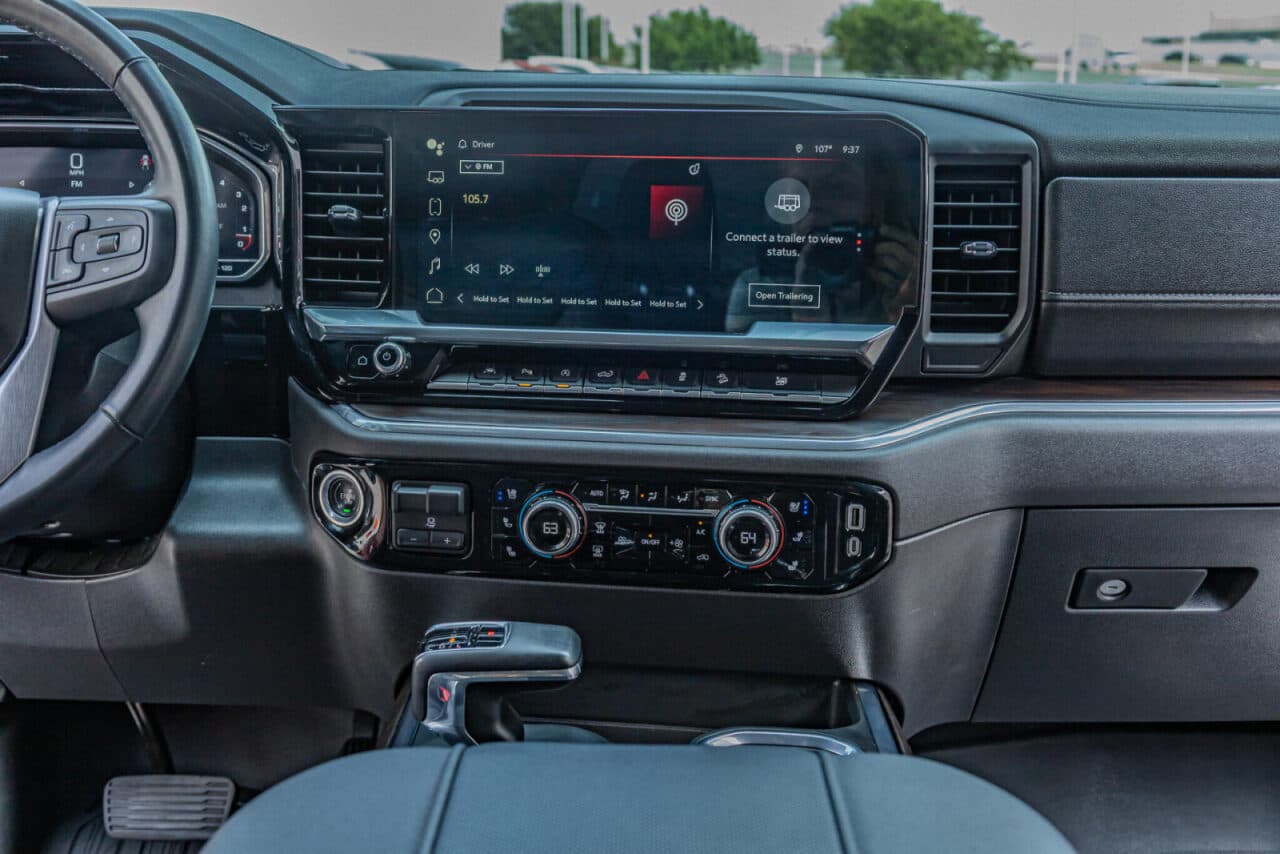 2024 GMC Sierra 1500 SLT — photo 22 of 39
