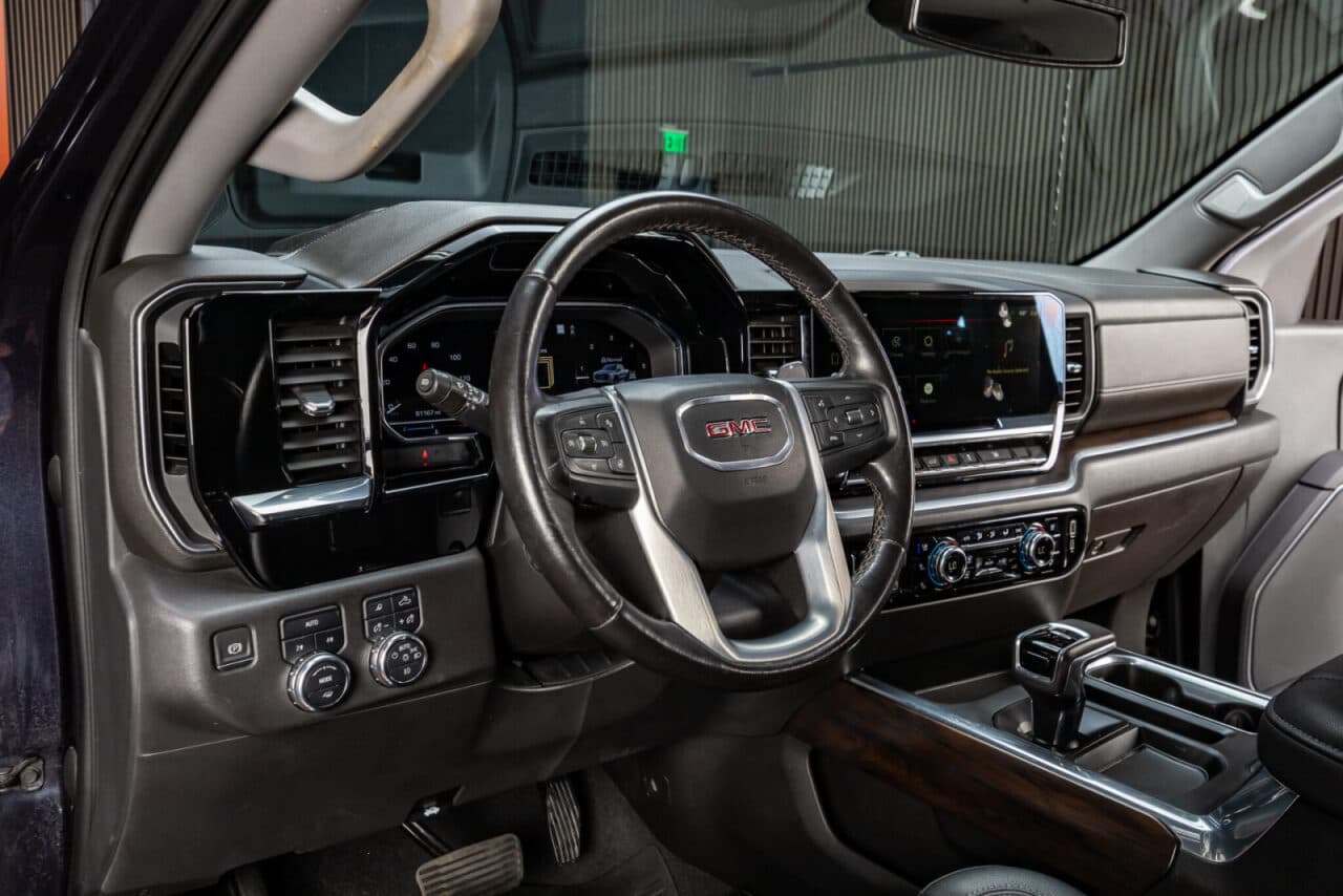 2022 GMC Sierra 1500 SLT — photo 12 of 33