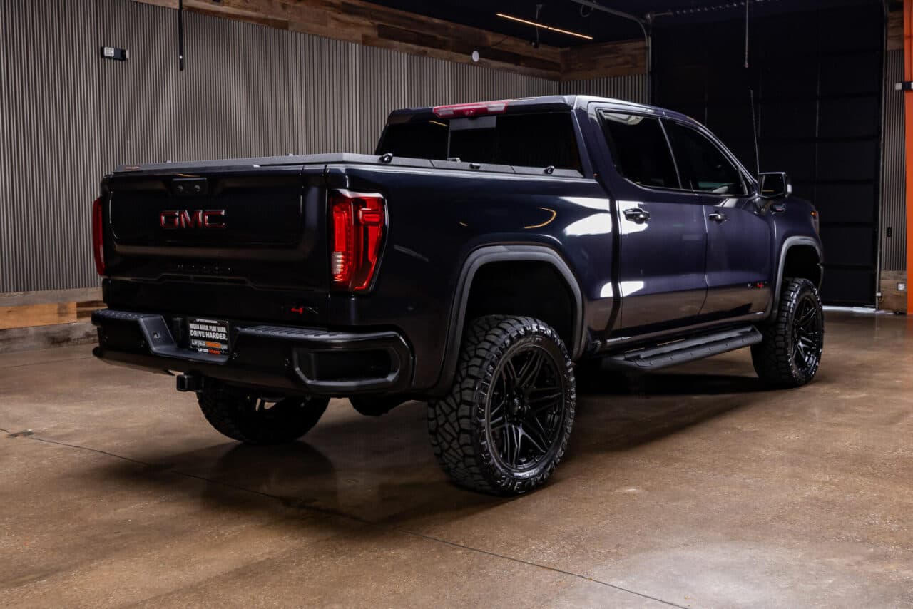 2025 GMC Sierra 1500 AT4X — photo 8 of 38