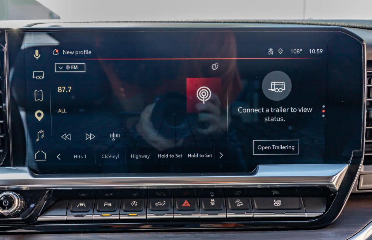 2025 GMC Sierra 1500 SLT — photo 23 of 40