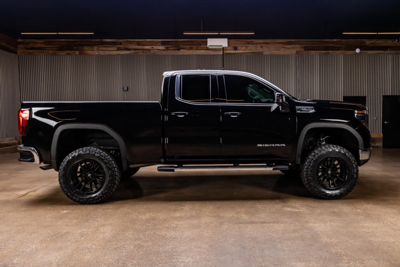2024 GMC Sierra 1500 SLE — photo 9 of 35