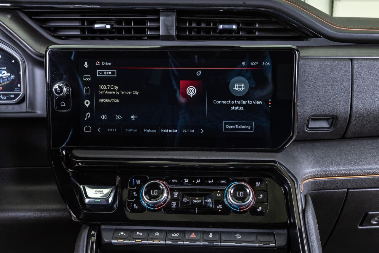 2024 GMC Sierra 1500 AT4 — photo 22 of 40