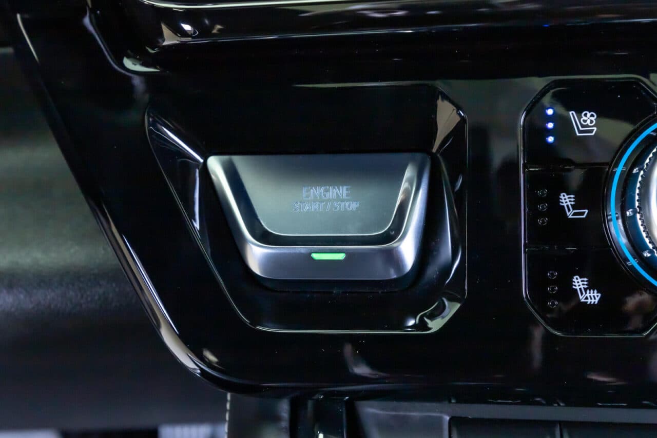 2024 GMC Sierra 1500 AT4X — photo 18 of 37